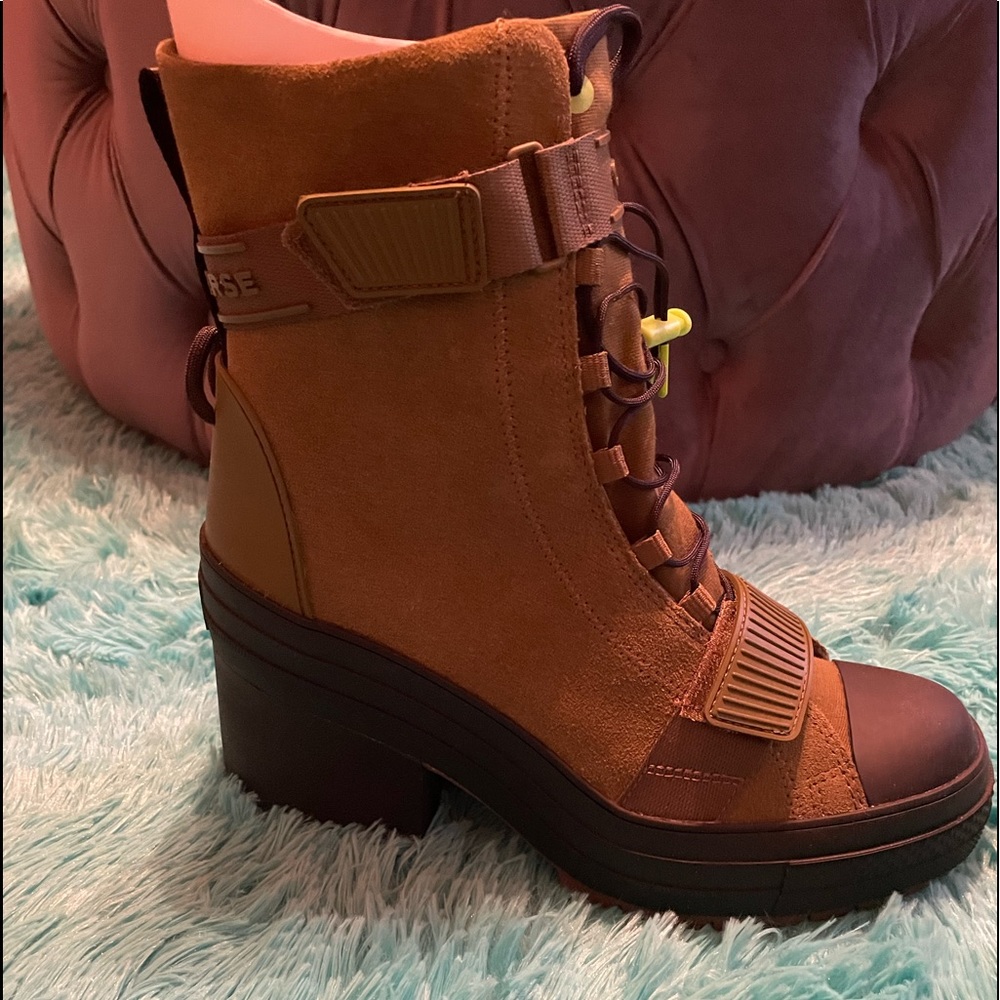 Converse Boots